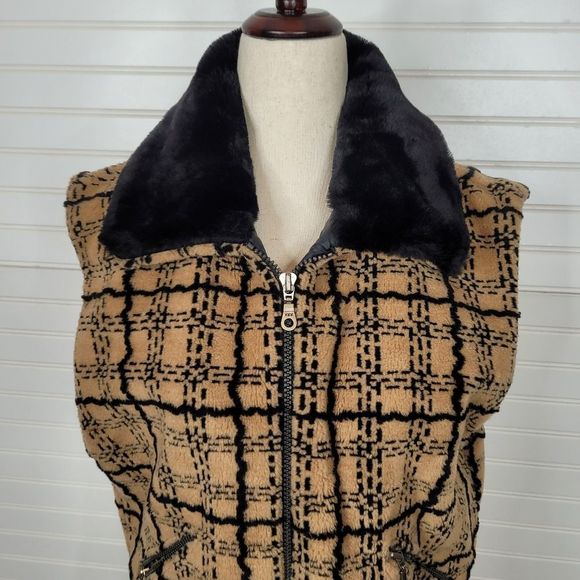 NILS RESORT COLLECTION Vest Jacket - Picture 2 of 9